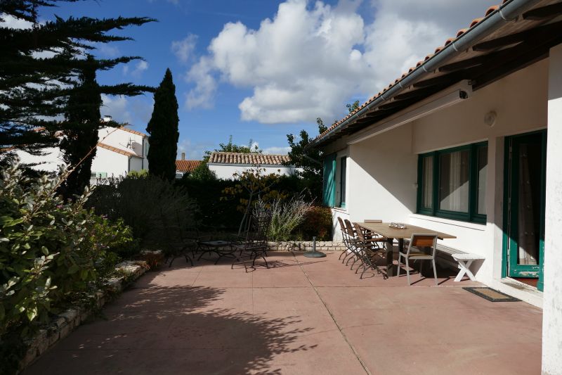 Photo 2 : TERRASSE d'une maison située à La Couarde-sur-mer, île de Ré.