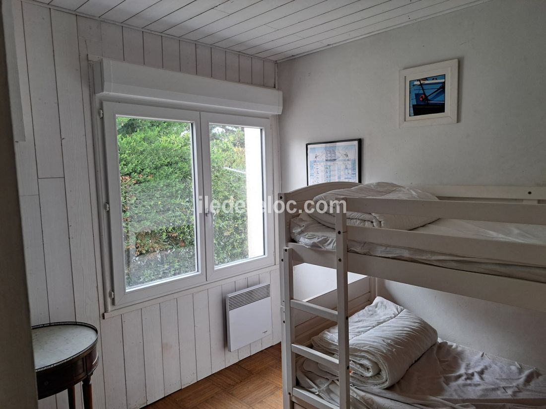 Photo 9 : CHAMBRE d'une maison située à La Couarde-sur-mer, île de Ré.