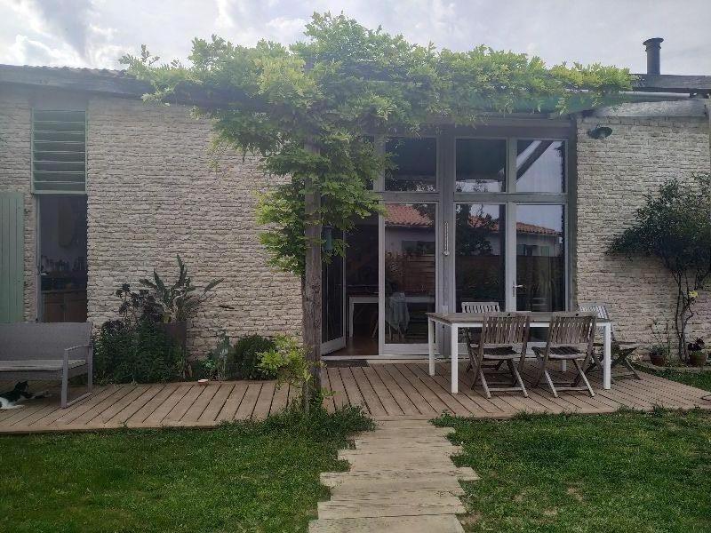 Photo 2 : EXTERIEUR d'une maison située à La Couarde-sur-mer, île de Ré.