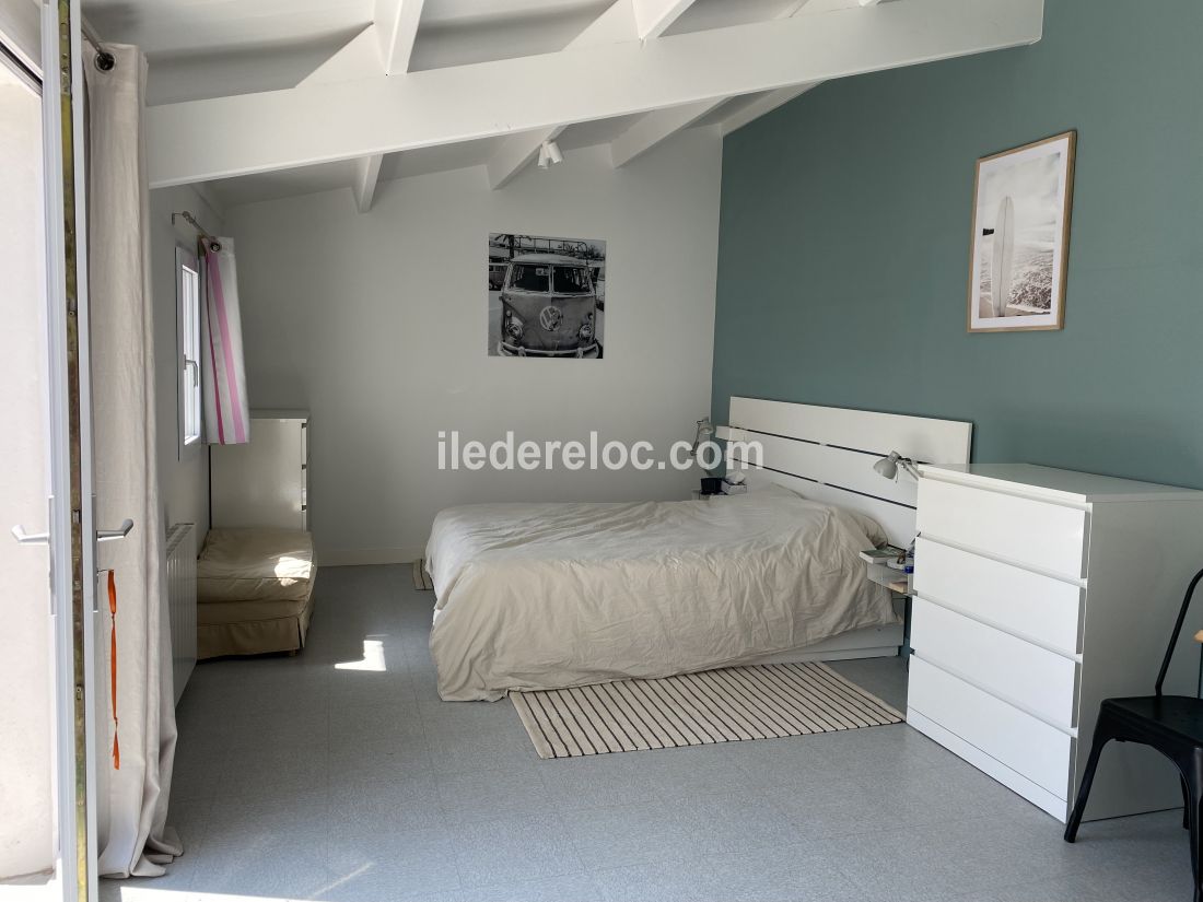 Photo 14 : CHAMBRE d'une maison située à Saint-Clément-des-Baleines, île de Ré.