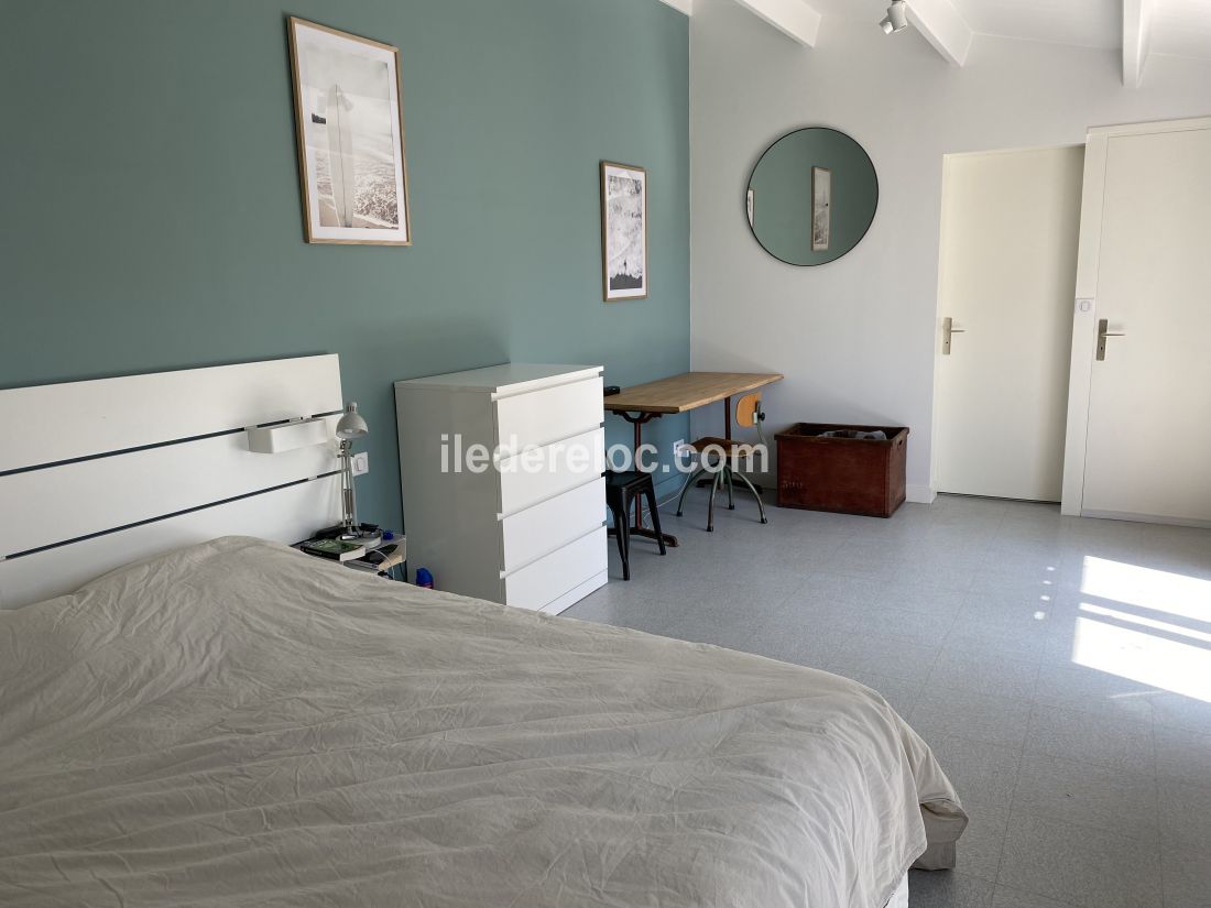 Photo 15 : CHAMBRE d'une maison située à Saint-Clément-des-Baleines, île de Ré.