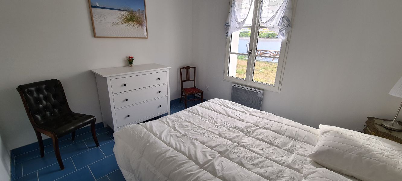 Photo 9 : CHAMBRE d'une maison située à Saint-Clément-des-Baleines, île de Ré.