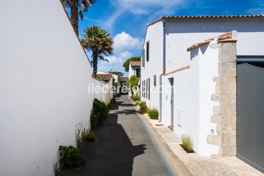 Photo 2 : EXTERIEUR d'une maison située à La Couarde-sur-mer, île de Ré.