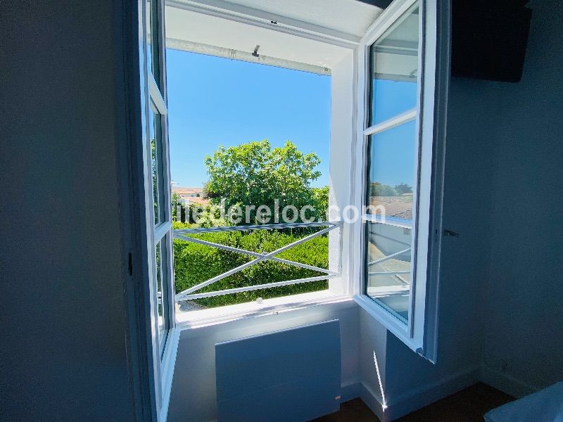 Photo 22 : CHAMBRE d'une maison située à La Couarde-sur-mer, île de Ré.