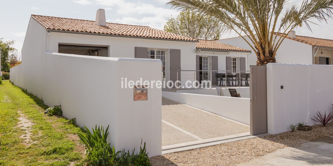 Photo 25 : EXTERIEUR d'une maison située à Saint-Martin-de-Ré, île de Ré.