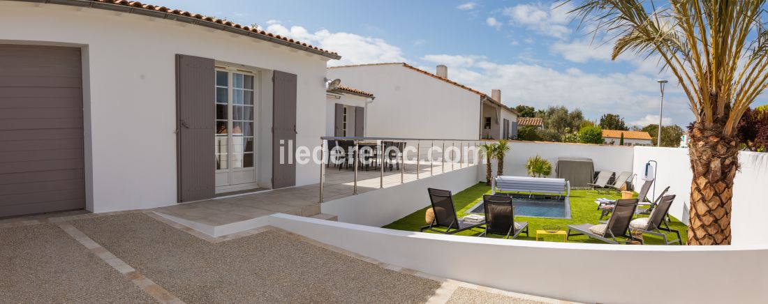 Photo 20 : PISCINE d'une maison située à Saint-Martin-de-Ré, île de Ré.