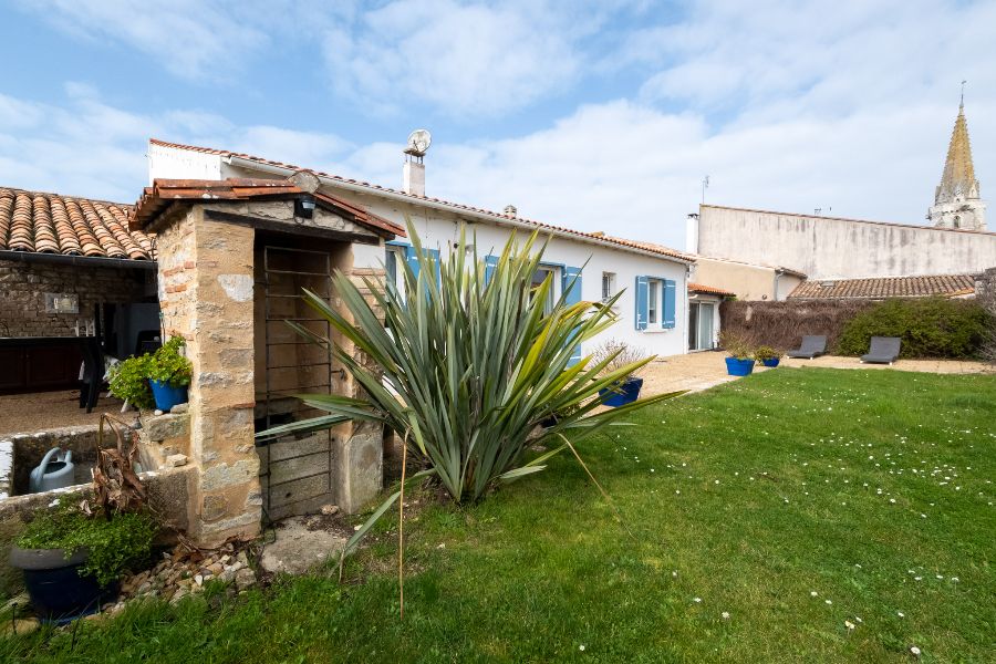 Photo 6 : EXTERIEUR d'une maison située à Sainte-Marie-de-Ré, île de Ré.