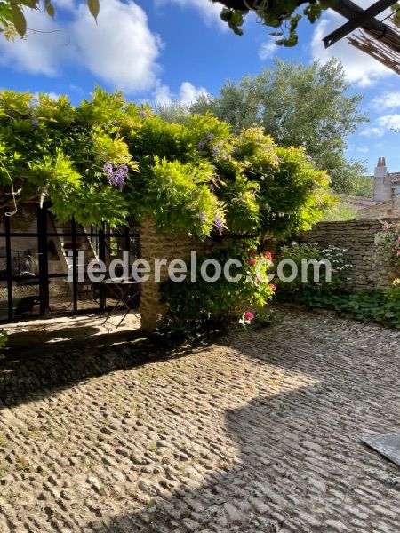 Photo 2 : NC d'une maison située à Les Portes-en-Ré, île de Ré.