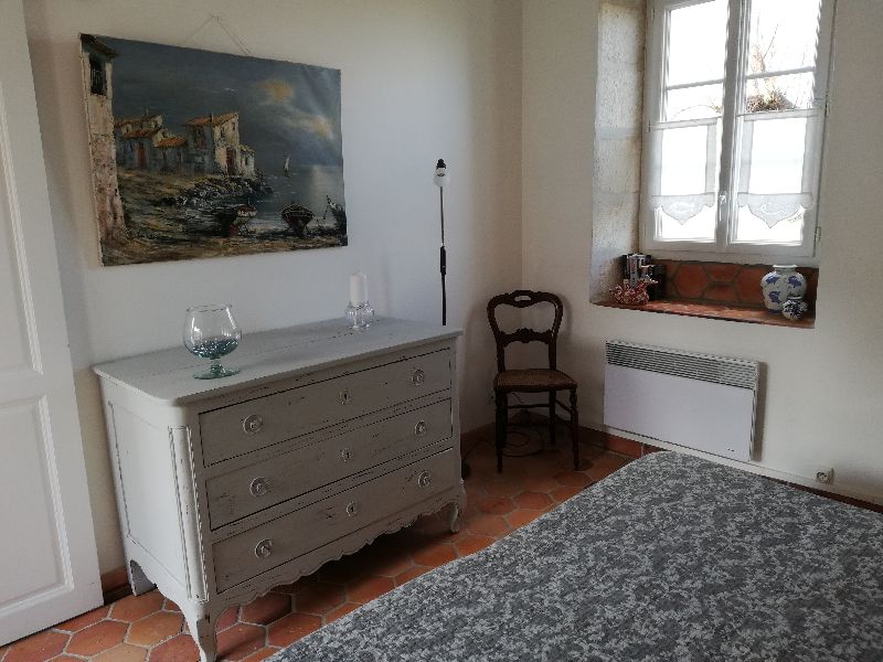 Photo 7 : CHAMBRE d'une maison située à Saint-Martin-de-Ré, île de Ré.