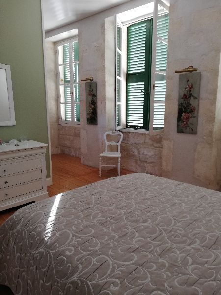 Photo 6 : CHAMBRE d'une maison située à Saint-Martin-de-Ré, île de Ré.