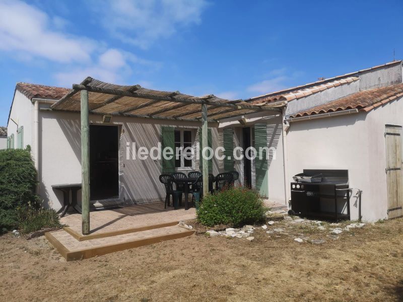 Photo 1 : EXTERIEUR d'une maison située à La Couarde-sur-mer, île de Ré.