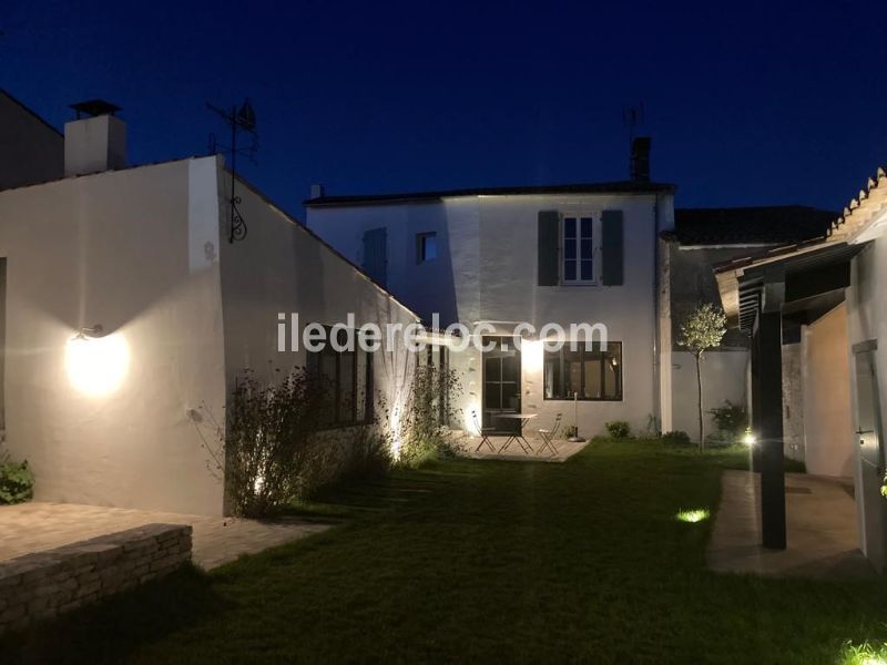 Photo 11 : EXTERIEUR d'une maison située à La Couarde-sur-mer, île de Ré.