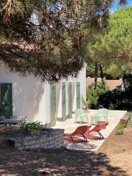 Photo 20 : EXTERIEUR d'une maison située à Le Bois-Plage-en-Ré, île de Ré.