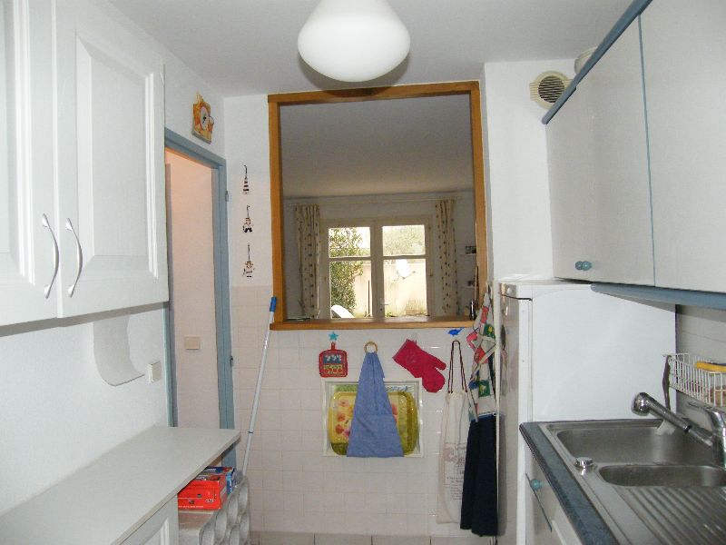 Photo 8 : CUISINE d'une maison située à La Couarde-sur-mer, île de Ré.