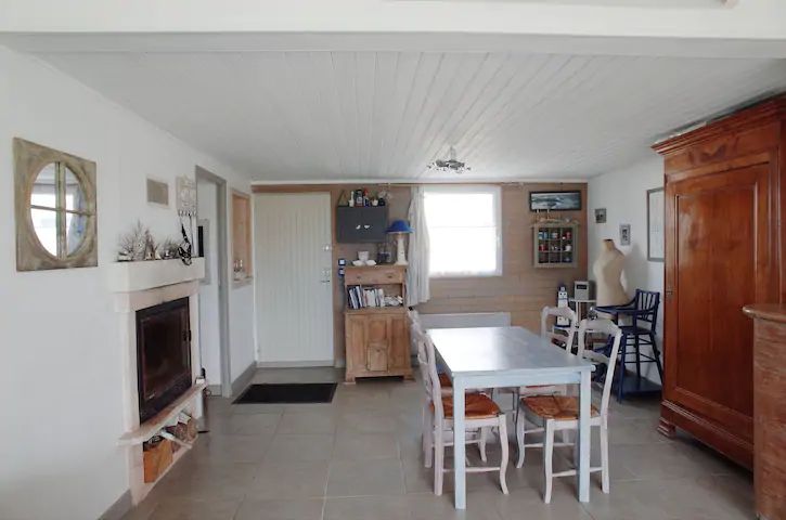 Photo 22 : SEJOUR d'une maison située à Saint-Clement, île de Ré.