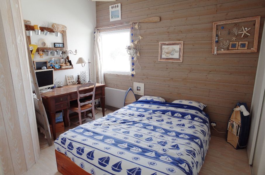 Photo 6 : CHAMBRE d'une maison située à Saint-Clement, île de Ré.