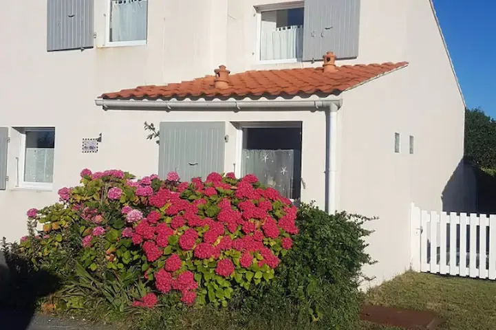 Photo 3 : EXTERIEUR d'une maison située à Saint-Clement, île de Ré.