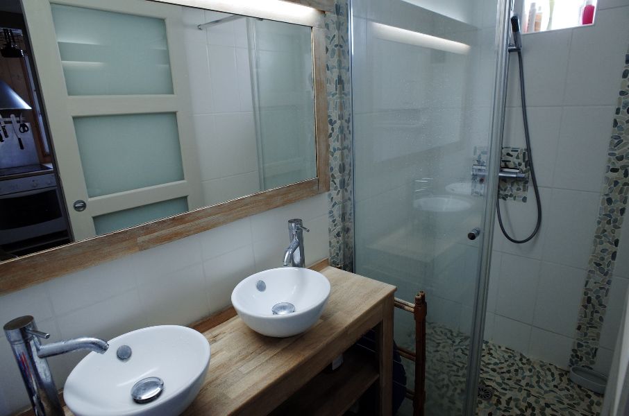 Photo 7 : SALLEDEBAIN d'une maison située à Saint-Clément-des-Baleines, île de Ré.