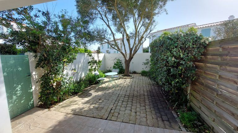 Photo 4 : JARDIN d'une maison située à Ars en Ré, île de Ré.