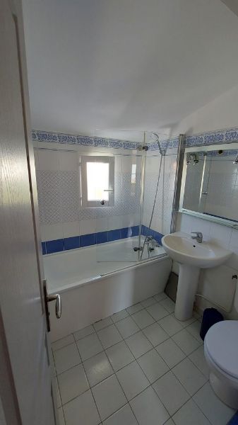 Photo 13 : SALLEDEBAIN d'une maison située à Ars en Ré, île de Ré.