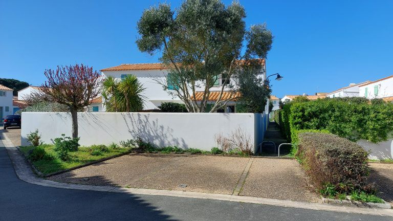 Photo 16 : EXTERIEUR d'une maison située à Ars en Ré, île de Ré.