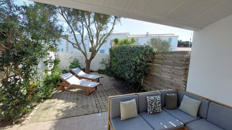 Photo 2 : TERRASSE d'une maison située à Ars en Ré, île de Ré.