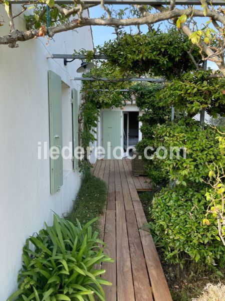 Photo 18 : JARDIN d'une maison située à Les Portes-en-Ré, île de Ré.