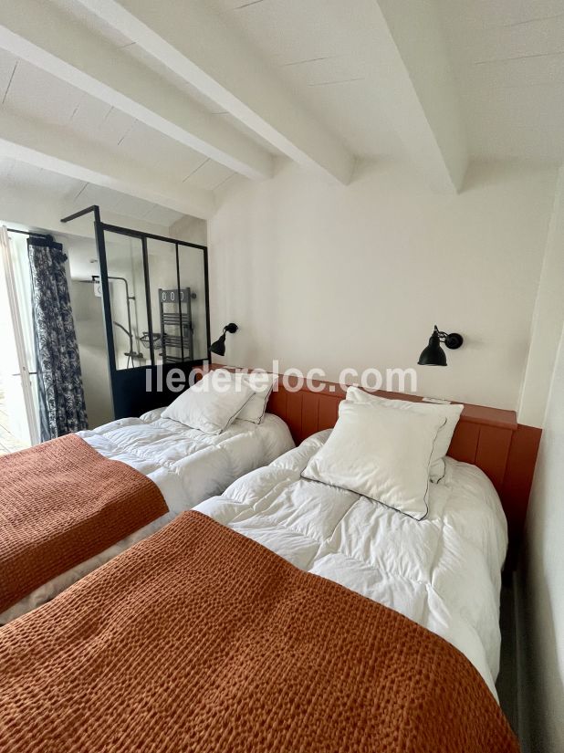 Photo 26 : CHAMBRE d'une maison située à Les Portes-en-Ré, île de Ré.