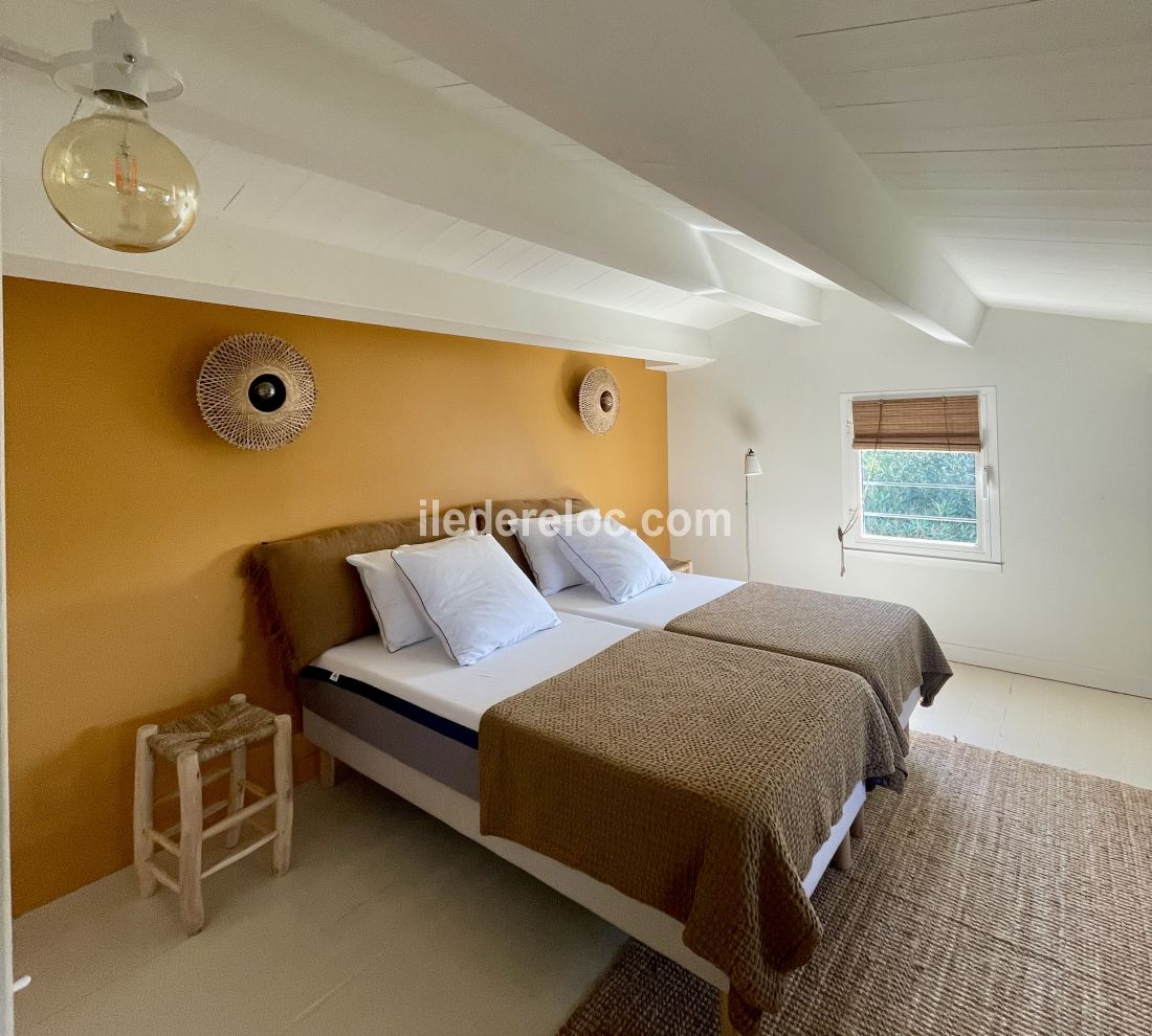 Photo 27 : CHAMBRE d'une maison située à Les Portes-en-Ré, île de Ré.