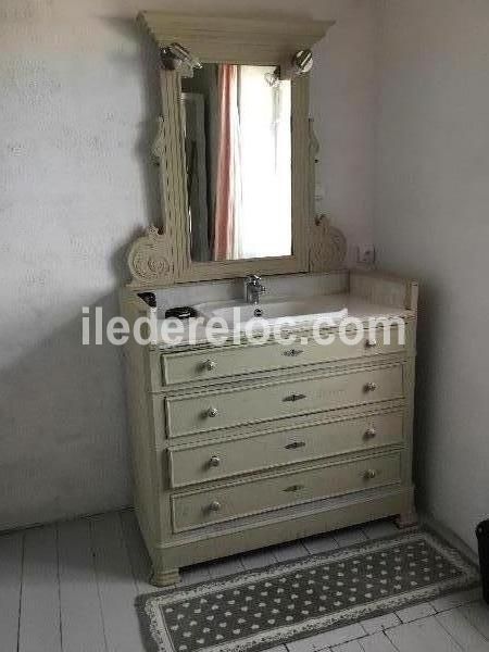 Photo 12 : SALLEDEBAIN d'une maison située à Le Bois-Plage-en-Ré, île de Ré.