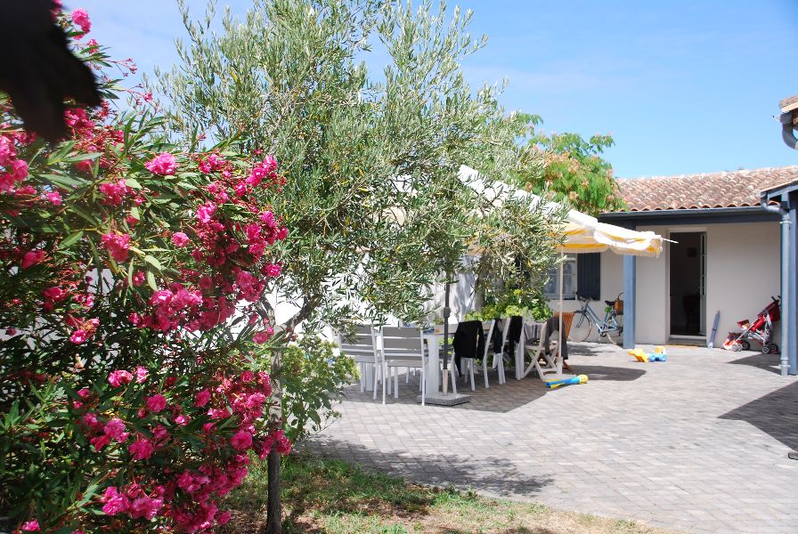 Photo 1 : EXTERIEUR d'une maison située à La Couarde-sur-mer, île de Ré.