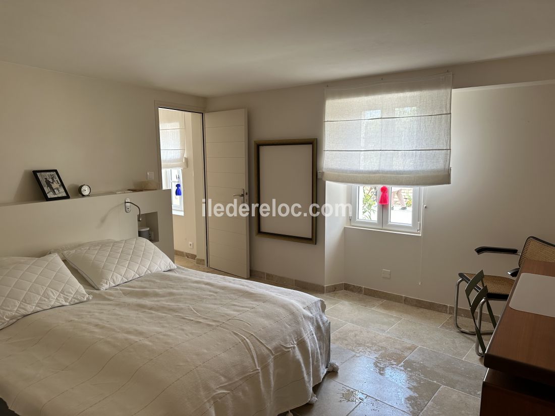 Photo 7 : CHAMBRE d'une maison située à Ars en Ré, île de Ré.