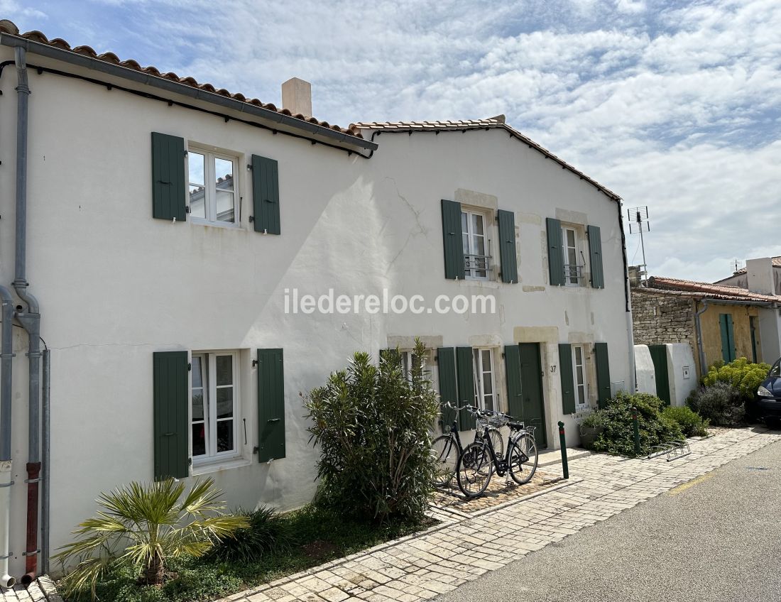 Photo 1 : EXTERIEUR d'une maison située à Ars en Ré, île de Ré.