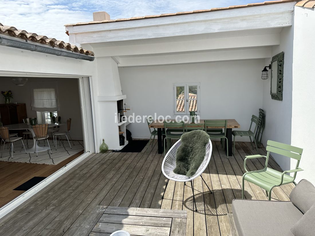 Photo 2 : TERRASSE d'une maison située à Ars en Ré, île de Ré.