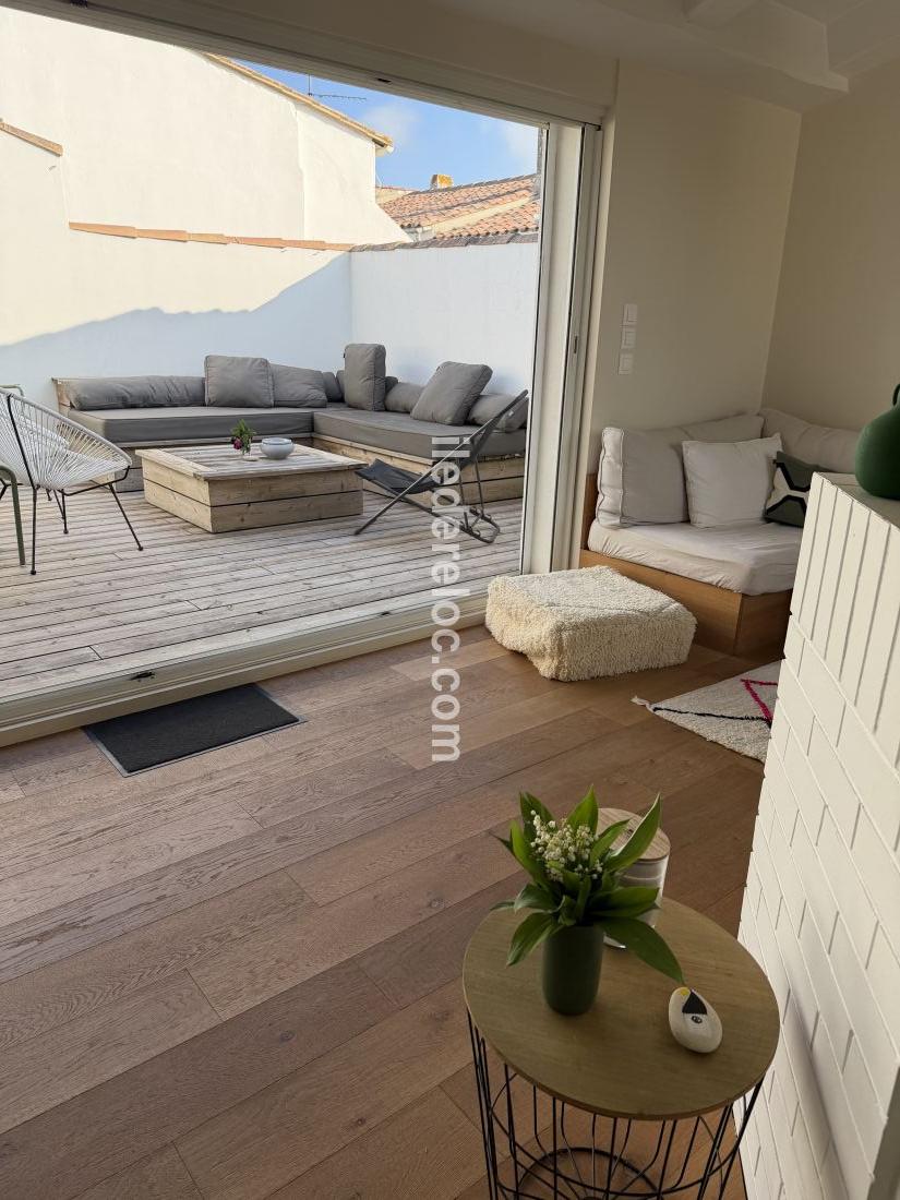 Photo 7 : TERRASSE d'une maison situ&eacute;e &agrave; Ars en R&eacute;, &icirc;le de R&eacute;.