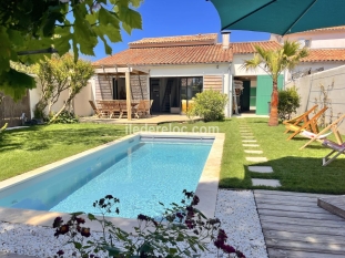 Ile de Ré:Piscine plage, grande villa familiale, coeur de village tout à pied à vélo
