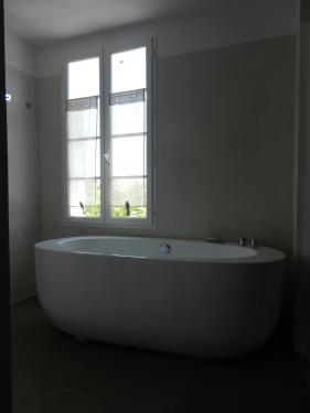 Photo 7 : SALLEDEBAIN d'une maison située à La Flotte-en-Ré, île de Ré.