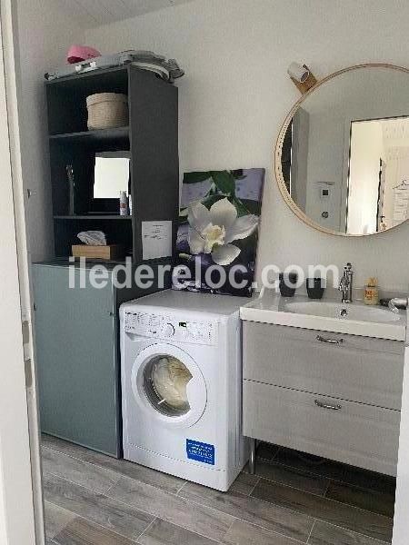 Photo 29 : SALLEDEBAIN d'une maison située à Ars en Ré, île de Ré.