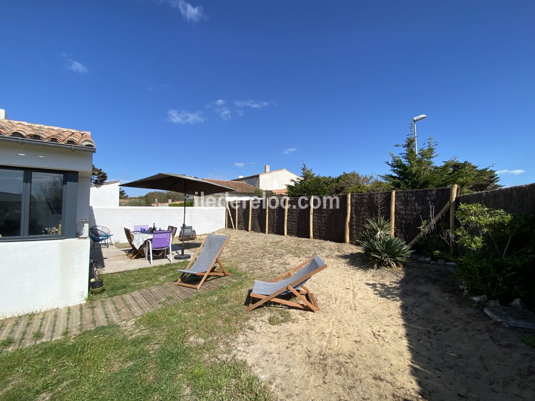 Photo 43 : JARDIN d'une maison située à Ars en Ré, île de Ré.