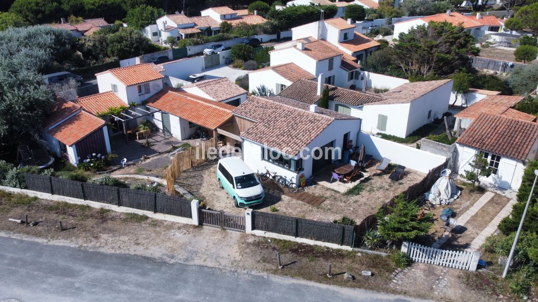 Photo 2 : EXTERIEUR d'une maison située à Ars en Ré, île de Ré.