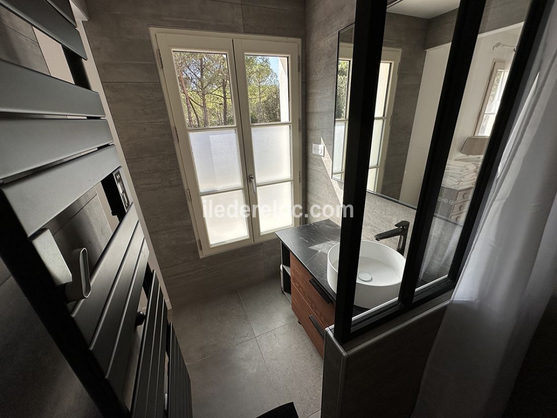 Photo 34 : SALLEDEBAIN d'une maison située à Les Portes-en-Ré, île de Ré.