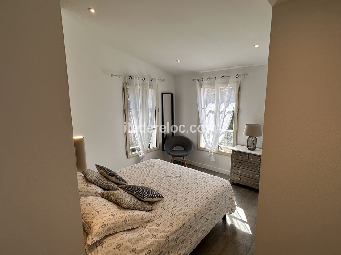 Photo 33 : CHAMBRE d'une maison située à Les Portes-en-Ré, île de Ré.