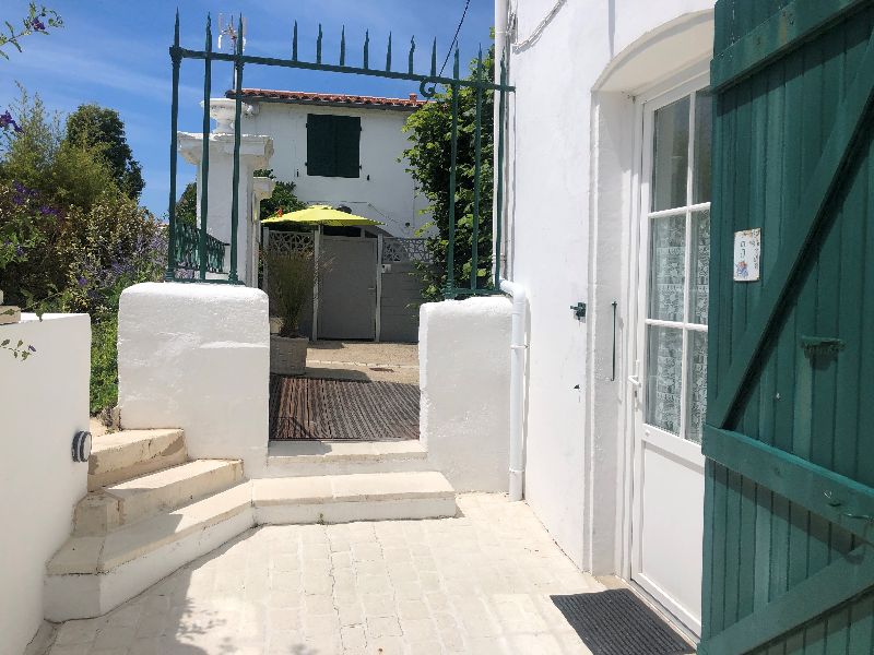 Photo 6 : EXTERIEUR d'une maison située à Saint-Martin-de-Ré, île de Ré.