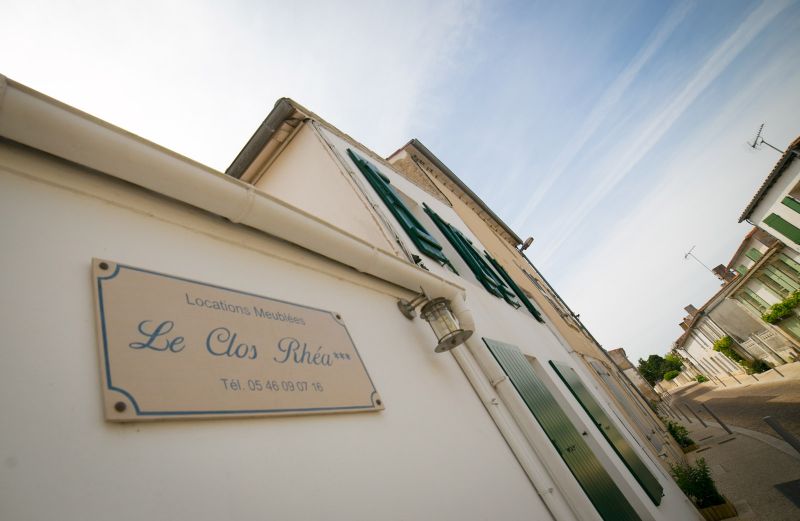 Photo 20 : ENTREE d'une maison située à Saint-Martin-de-Ré, île de Ré.