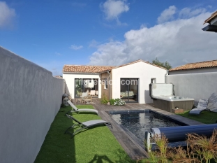 Ile de Ré:Villa 4 chambres sur le bois plage avec piscine chaufée et  jacuzzi. 