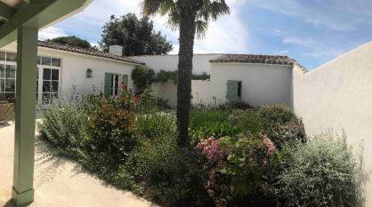 ile de ré Belle grande maison lumineuse avec piscine et parking priv