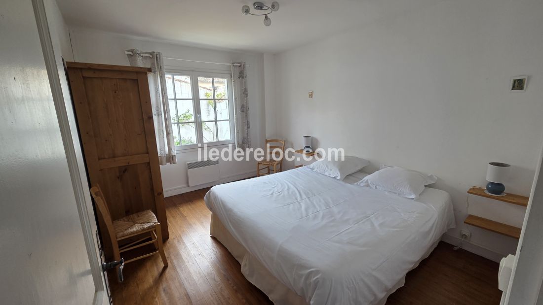 Photo 13 : CHAMBRE d'une maison située à Ars en Ré, île de Ré.