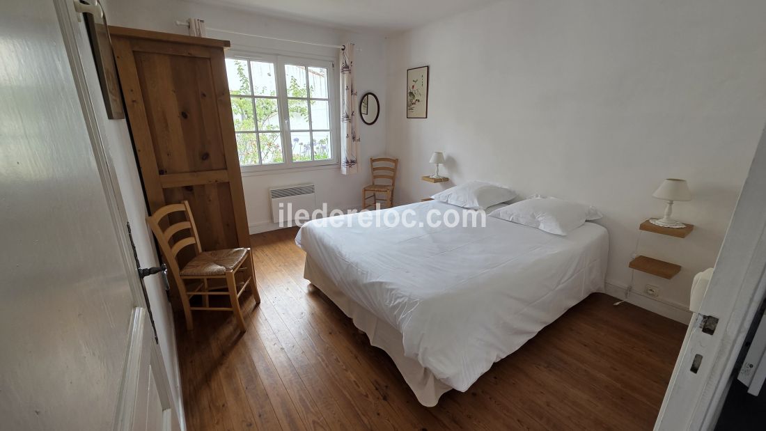 Photo 12 : CHAMBRE d'une maison située à Ars en Ré, île de Ré.
