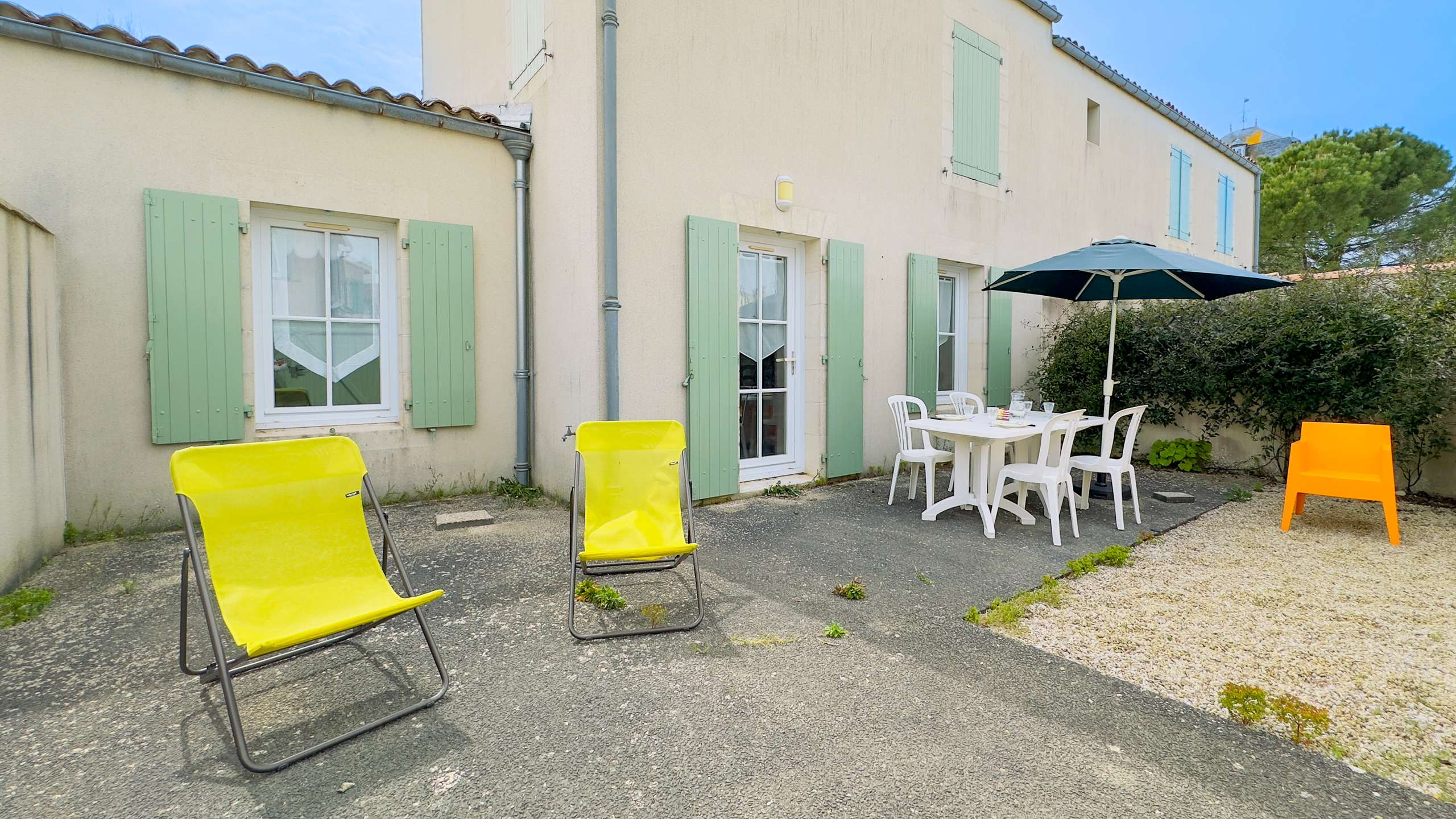 Photo 1 :  d'une maison située à Saint-Martin-de-Ré, île de Ré.