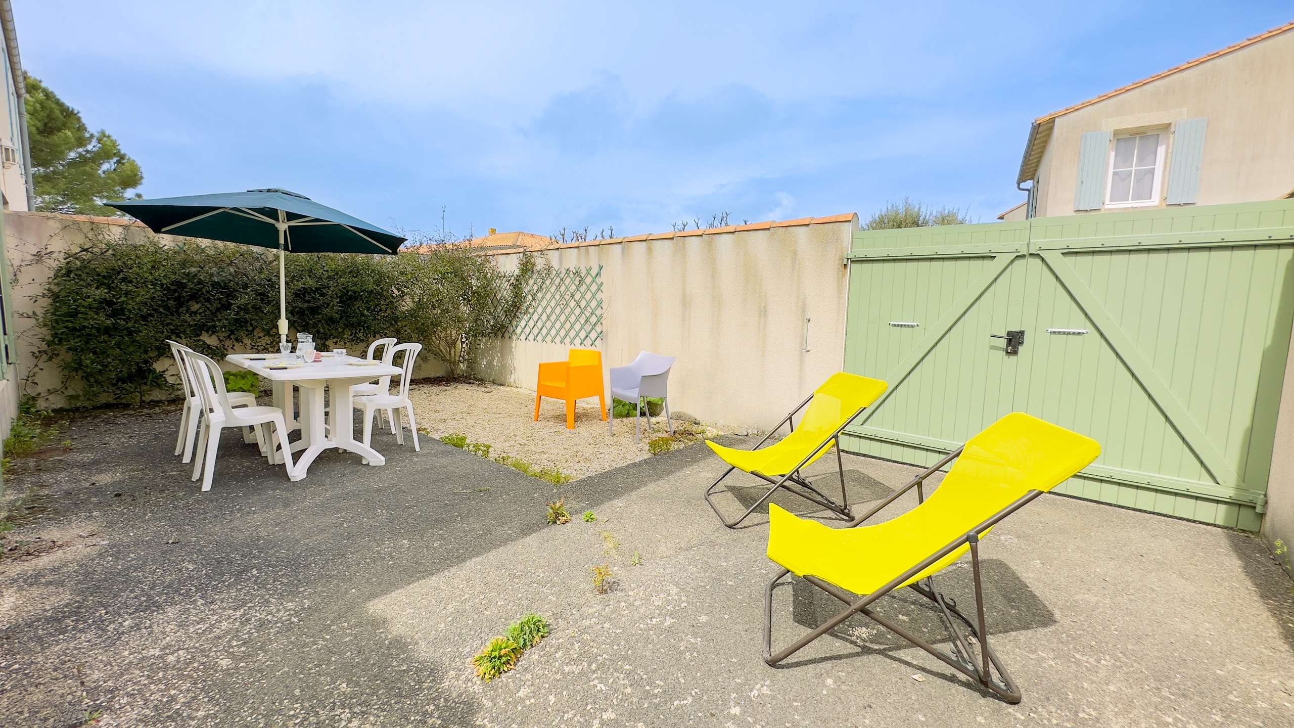 Photo 2 :  d'une maison située à Saint-Martin-de-Ré, île de Ré.